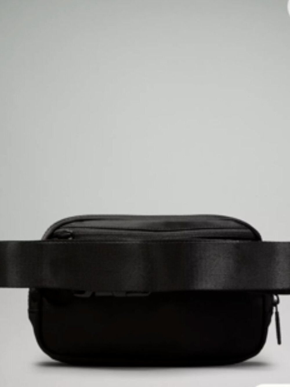 NWT Trending LuLulemon Everywhere Belt Bag Black - Picture 3 of 11
